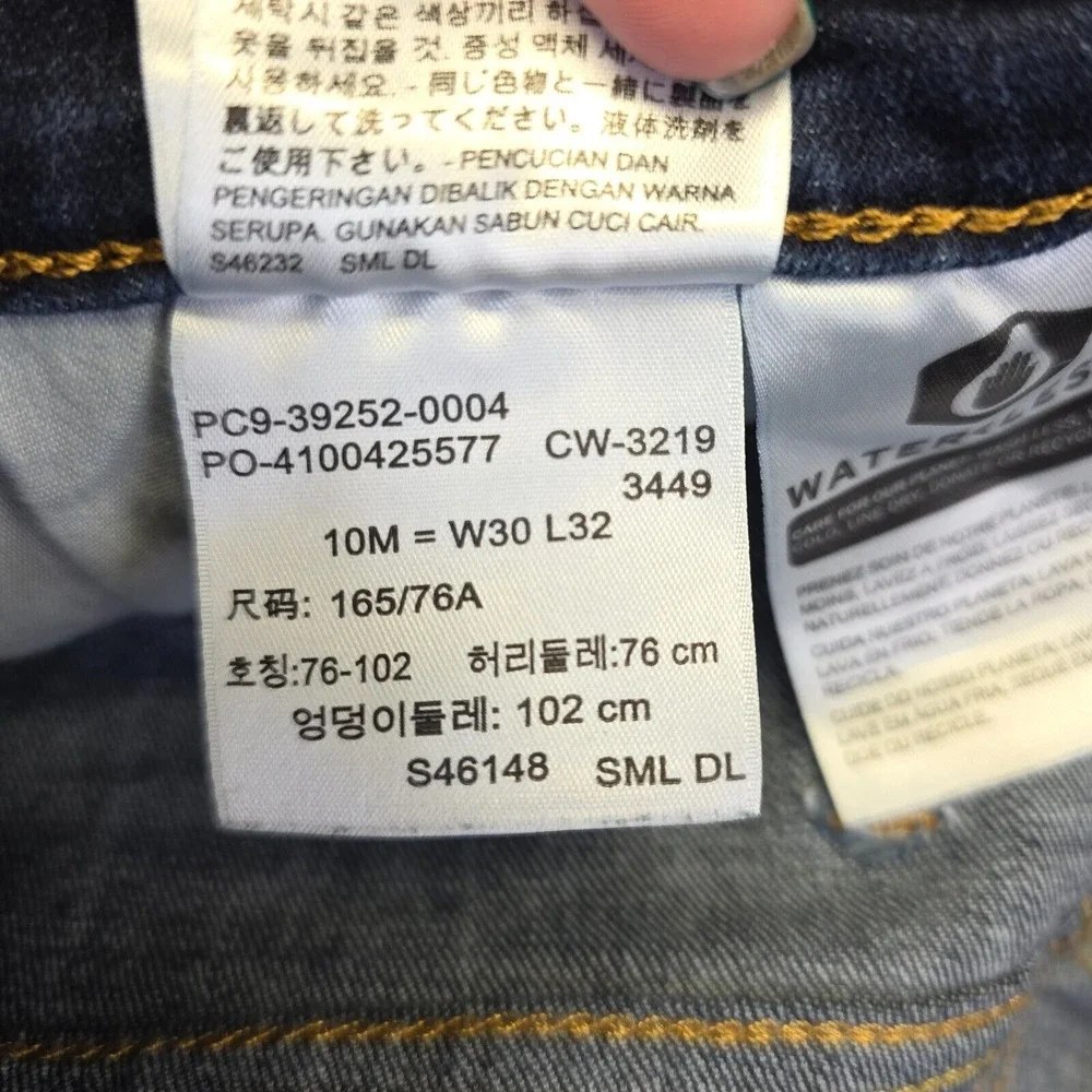 Levis Jeans Women 10M Blue Classic Bootcut Mid Rise Dark Wash Cowboy Western USA